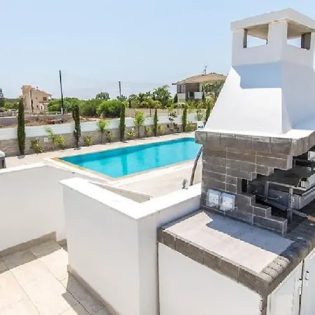 Offers Spectacular Views *