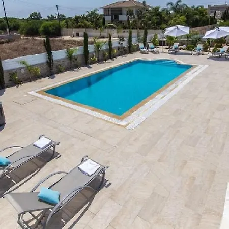 Offers Spectacular Views בית נופש פרוטאראס