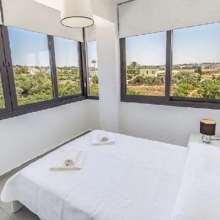 Offers Spectacular Views * פרוטאראס