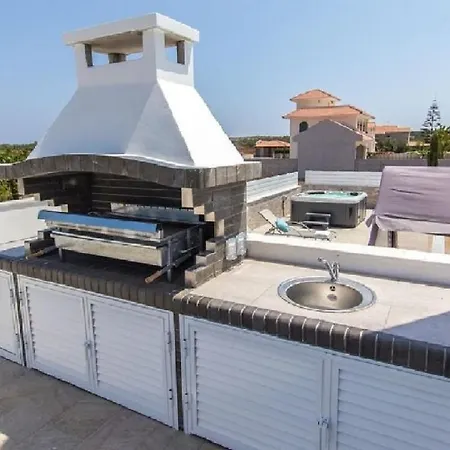 Offers Spectacular Views *